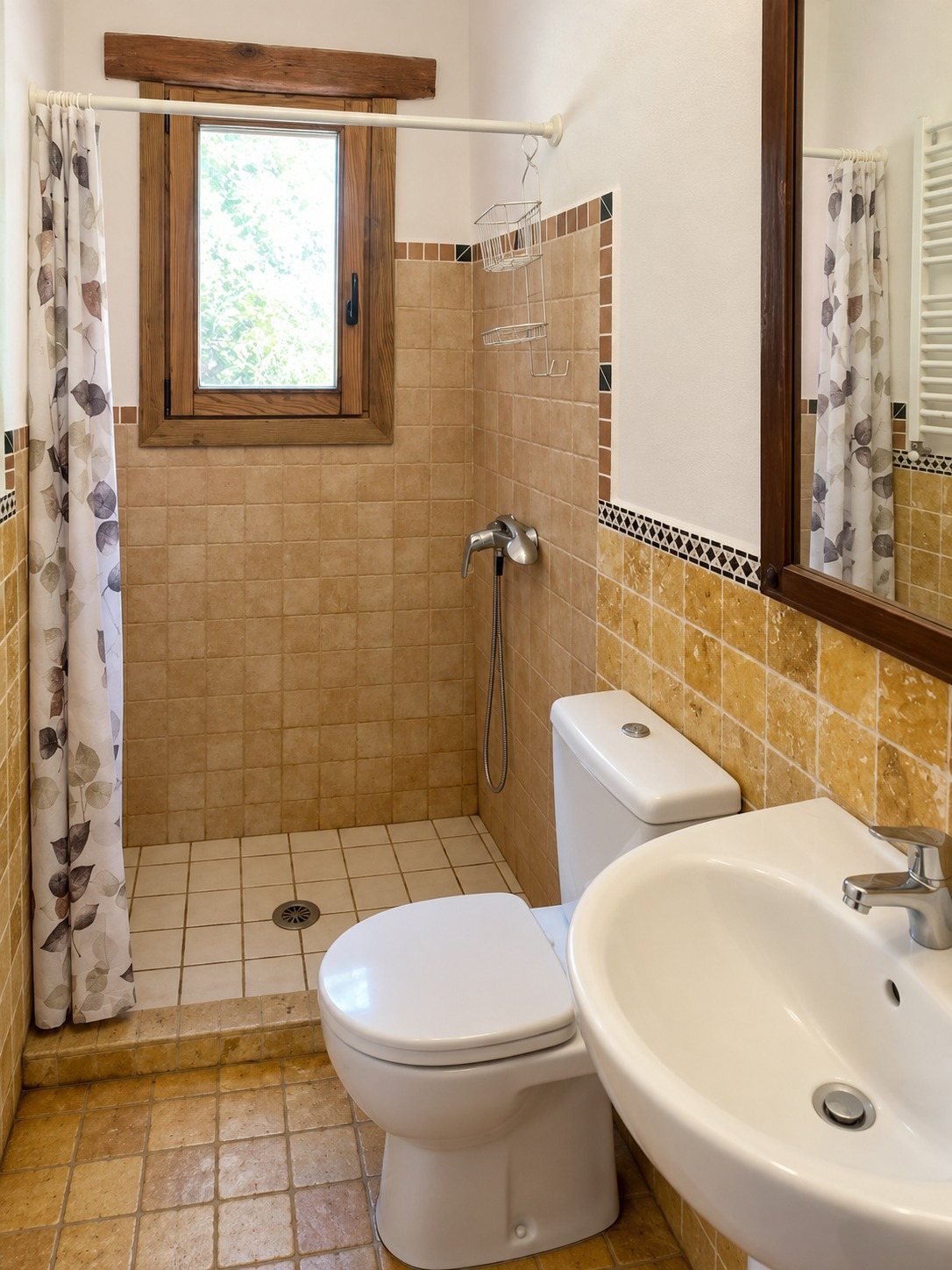 La Roja — The bathroom